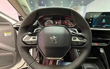 Peugeot 2008 II, 2022 год, 1 380 000 рублей, 12 фотография