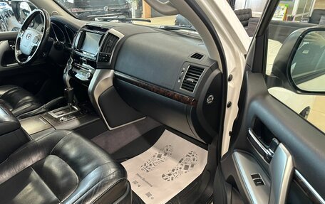 Toyota Land Cruiser 200, 2013 год, 4 299 900 рублей, 12 фотография