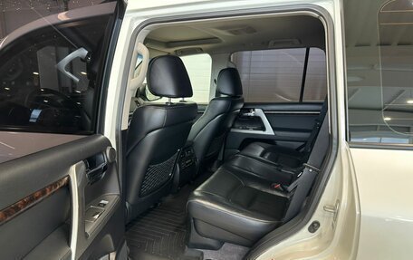 Toyota Land Cruiser 200, 2013 год, 4 299 900 рублей, 18 фотография