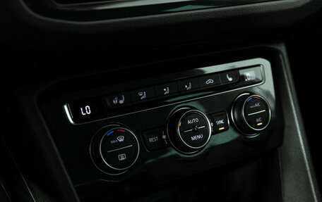 Volkswagen Tiguan II, 2019 год, 2 499 700 рублей, 17 фотография