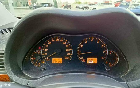 Toyota Avensis III рестайлинг, 2003 год, 672 000 рублей, 16 фотография