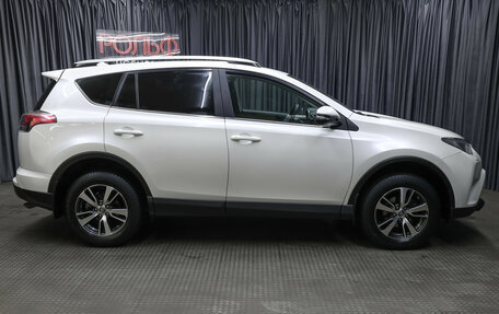 Toyota RAV4, 2017 год, 2 348 000 рублей, 4 фотография