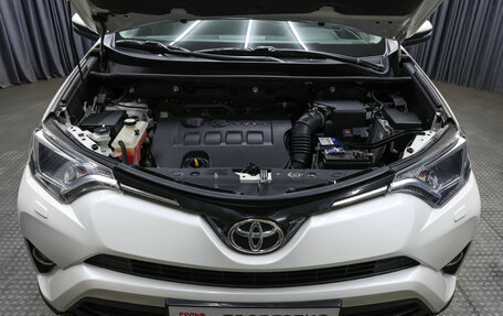 Toyota RAV4, 2017 год, 2 348 000 рублей, 10 фотография