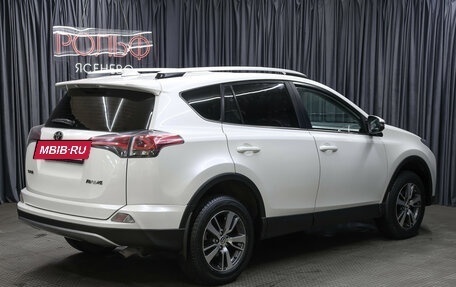 Toyota RAV4, 2017 год, 2 348 000 рублей, 6 фотография
