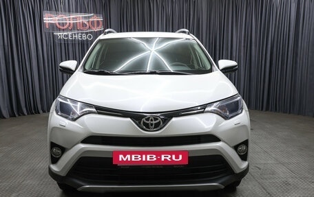 Toyota RAV4, 2017 год, 2 348 000 рублей, 2 фотография