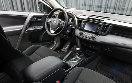 Toyota RAV4, 2017 год, 2 348 000 рублей, 12 фотография