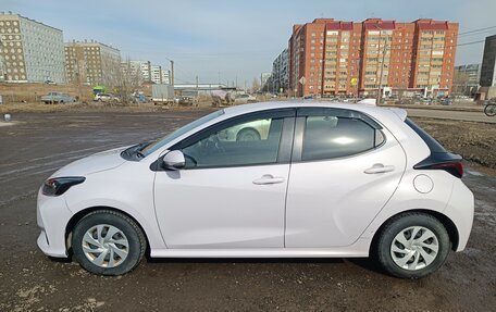 Toyota Yaris, 2021 год, 1 050 000 рублей, 4 фотография