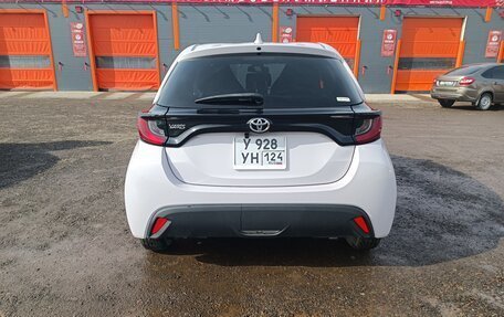 Toyota Yaris, 2021 год, 1 050 000 рублей, 5 фотография