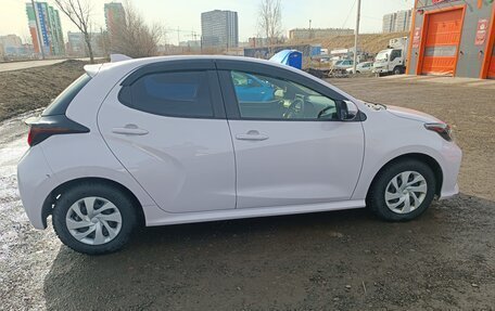 Toyota Yaris, 2021 год, 1 050 000 рублей, 6 фотография