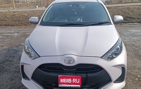 Toyota Yaris, 2021 год, 1 050 000 рублей, 2 фотография