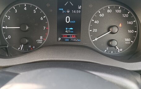 Toyota Yaris, 2021 год, 1 050 000 рублей, 8 фотография