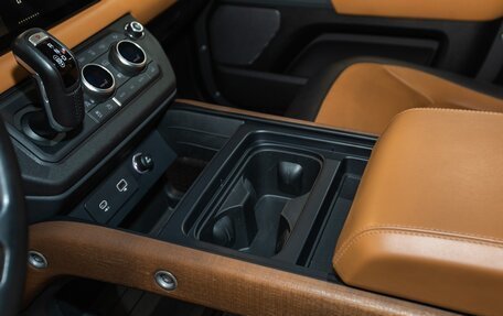 Land Rover Defender II, 2021 год, 7 850 000 рублей, 14 фотография