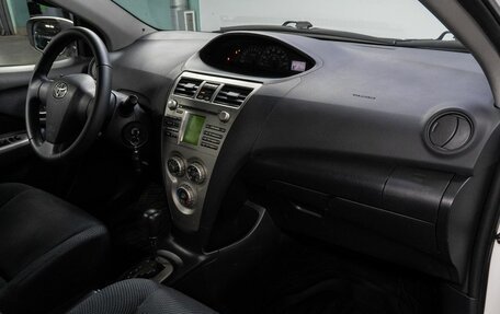 Toyota Yaris III рестайлинг, 2010 год, 850 000 рублей, 14 фотография