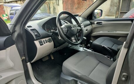 Mitsubishi Pajero Sport II рестайлинг, 2013 год, 1 950 000 рублей, 11 фотография