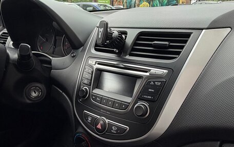 Hyundai Solaris II рестайлинг, 2015 год, 1 100 000 рублей, 27 фотография