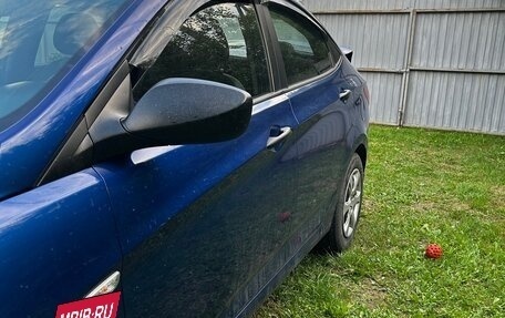 Hyundai Solaris II рестайлинг, 2011 год, 700 000 рублей, 3 фотография
