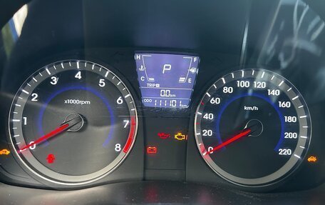 Hyundai Solaris II рестайлинг, 2011 год, 700 000 рублей, 11 фотография