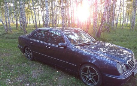 Mercedes-Benz E-Класс, 2000 год, 500 000 рублей, 9 фотография