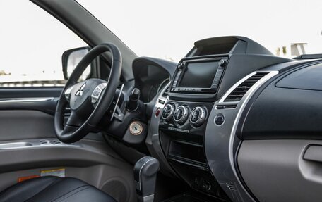 Mitsubishi Pajero Sport II рестайлинг, 2015 год, 2 118 000 рублей, 34 фотография