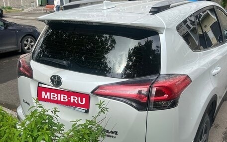 Toyota RAV4, 2019 год, 2 600 000 рублей, 3 фотография