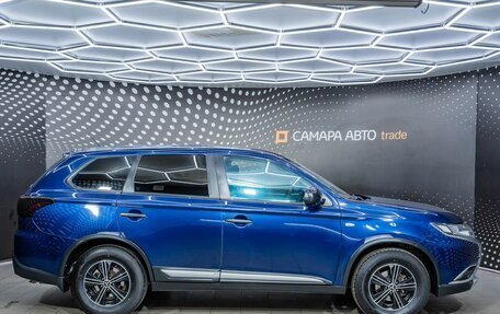 Mitsubishi Outlander III рестайлинг 3, 2015 год, 1 714 000 рублей, 5 фотография