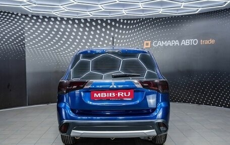 Mitsubishi Outlander III рестайлинг 3, 2015 год, 1 714 000 рублей, 8 фотография