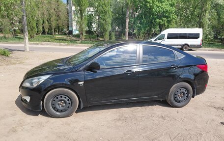 Hyundai Solaris II рестайлинг, 2014 год, 800 000 рублей, 1 фотография