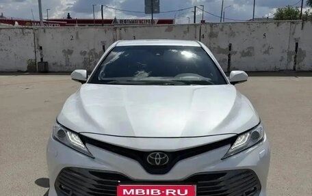 Toyota Camry, 2019 год, 3 080 000 рублей, 1 фотография