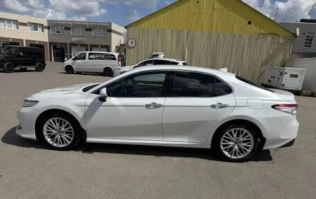 Toyota Camry, 2019 год, 3 080 000 рублей, 4 фотография