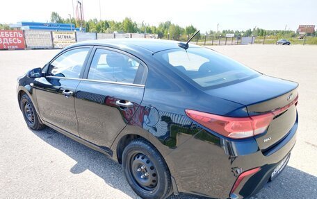 KIA Rio IV, 2018 год, 1 000 000 рублей, 2 фотография