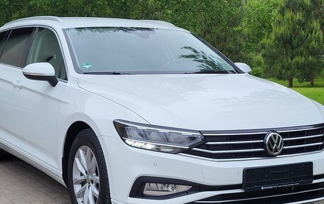 Volkswagen Passat B8 рестайлинг, 2019 год, 1 870 000 рублей, 1 фотография