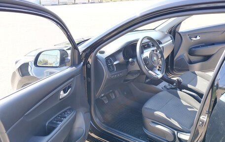 KIA Rio IV, 2018 год, 1 000 000 рублей, 11 фотография