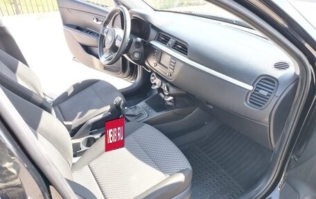 KIA Rio IV, 2018 год, 1 000 000 рублей, 10 фотография