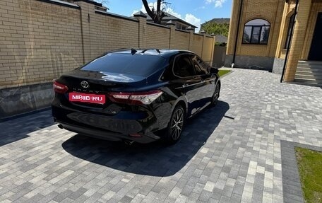 Toyota Camry, 2021 год, 3 590 000 рублей, 1 фотография