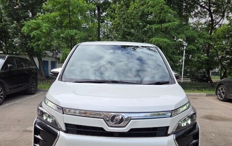 Toyota Voxy III, 2019 год, 2 800 000 рублей, 1 фотография