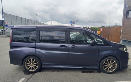 Honda Stepwgn IV, 2017 год, 2 000 000 рублей, 4 фотография