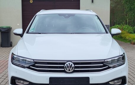 Volkswagen Passat B8 рестайлинг, 2019 год, 1 870 000 рублей, 2 фотография
