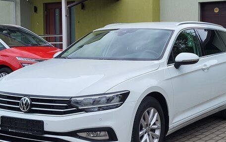 Volkswagen Passat B8 рестайлинг, 2019 год, 1 870 000 рублей, 3 фотография