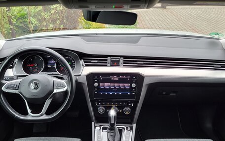 Volkswagen Passat B8 рестайлинг, 2019 год, 1 870 000 рублей, 25 фотография