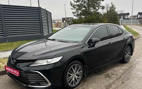 Toyota Camry, 2021 год, 3 100 000 рублей, 2 фотография