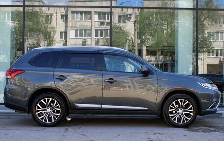 Mitsubishi Outlander III рестайлинг 3, 2015 год, 1 995 000 рублей, 4 фотография