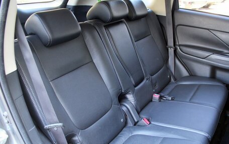 Mitsubishi Outlander III рестайлинг 3, 2015 год, 1 995 000 рублей, 9 фотография