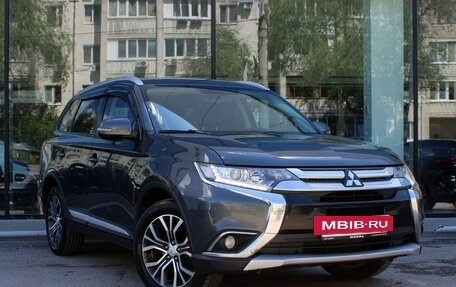 Mitsubishi Outlander III рестайлинг 3, 2015 год, 1 995 000 рублей, 3 фотография
