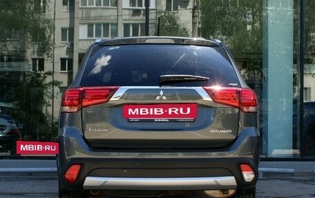 Mitsubishi Outlander III рестайлинг 3, 2015 год, 1 995 000 рублей, 6 фотография
