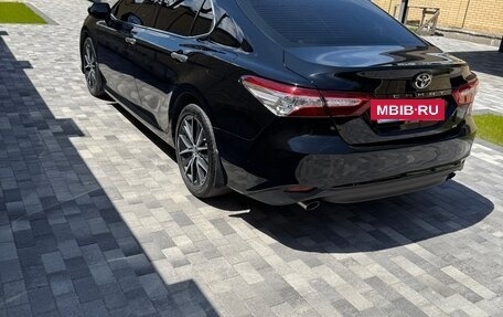 Toyota Camry, 2021 год, 3 590 000 рублей, 2 фотография