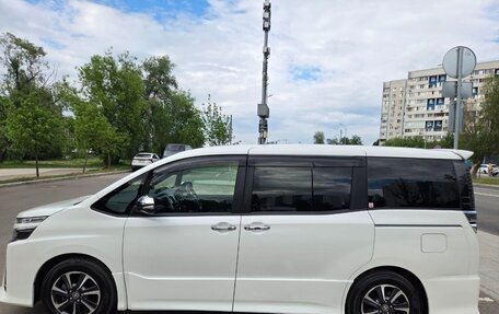 Toyota Voxy III, 2019 год, 2 800 000 рублей, 5 фотография