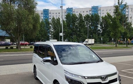 Toyota Voxy III, 2019 год, 2 800 000 рублей, 4 фотография