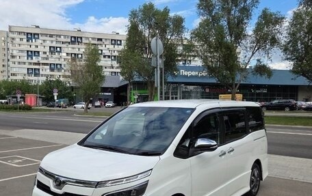 Toyota Voxy III, 2019 год, 2 800 000 рублей, 3 фотография