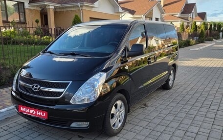 Hyundai Grand Starex Grand Starex I рестайлинг 2, 2014 год, 2 350 000 рублей, 2 фотография