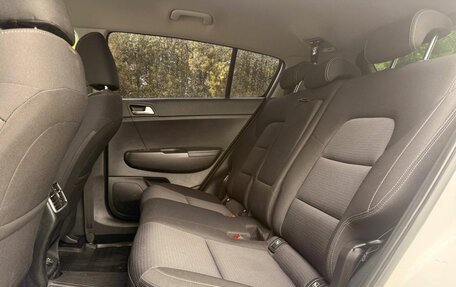 KIA Sportage IV рестайлинг, 2020 год, 1 900 000 рублей, 10 фотография